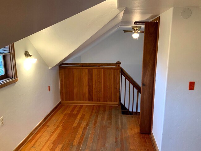 Building Photo - 166 Monroe St