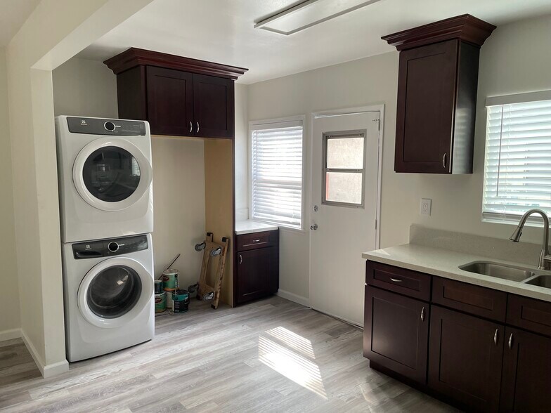 In unit laundry - 4257 N Bellflower Blvd