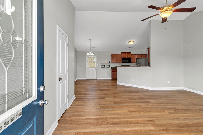 Building Photo - 303 Sinclair Ln