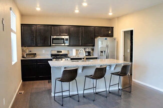 Building Photo - 415 3rd St