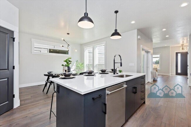 Building Photo - 1740 E State Ave