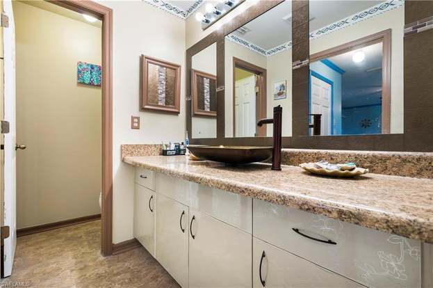 Building Photo - 703 NE 23rd Terrace