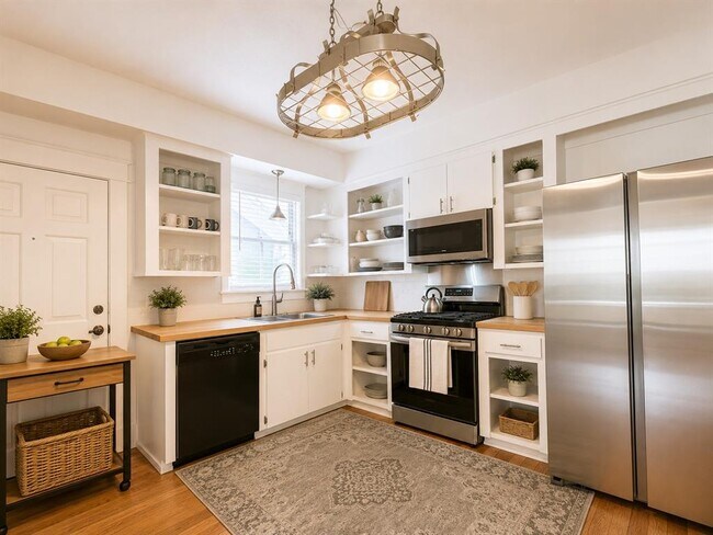 Building Photo - 407 W 35th St