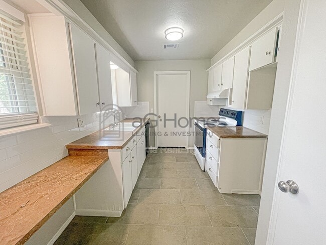 Building Photo - 3012 Neighbors Ln