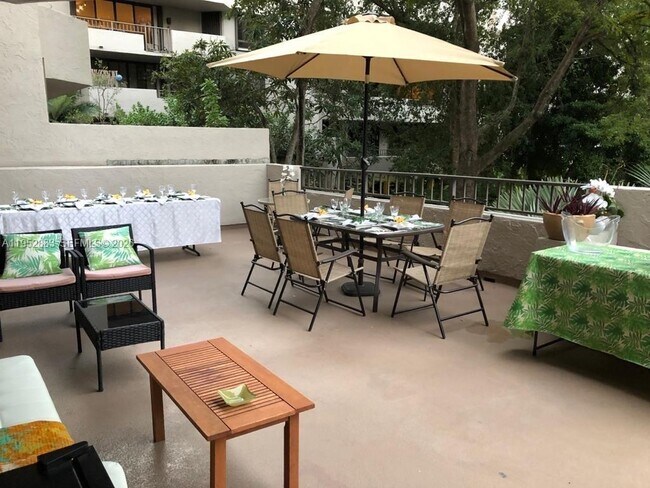 Building Photo - 121 Crandon Blvd