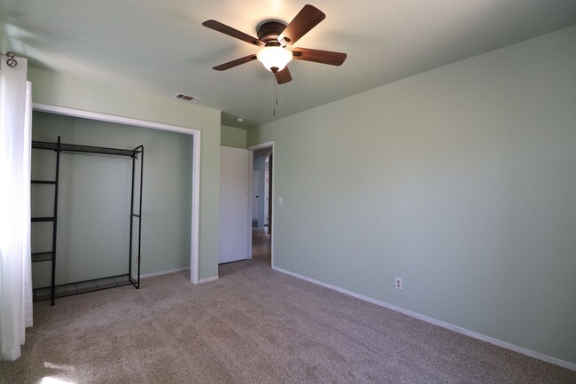 Building Photo - Great Southpoint Estates Home