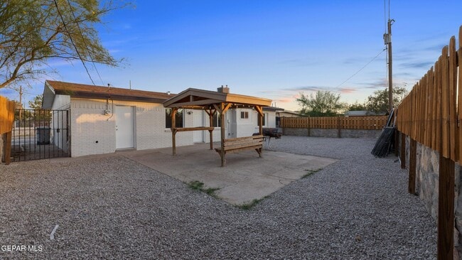 Building Photo - 513 Gilmore Way