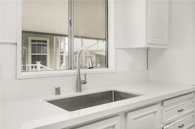 Building Photo - 16444 Bolsa Chica St