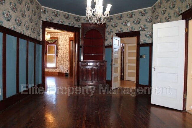 Building Photo - 511 W 13th St