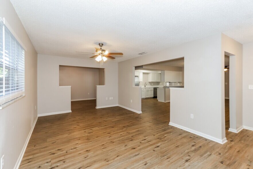 Building Photo - 4938 Hidden Hills Dr