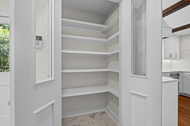 Building Photo - 5704 Woodside Ave