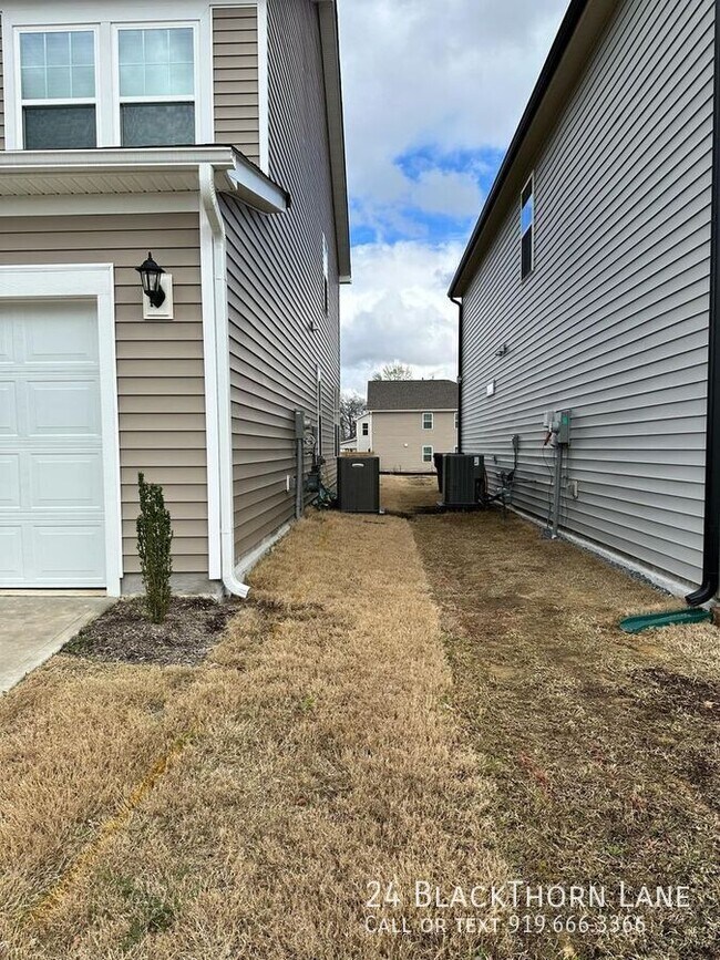 Building Photo - 24 Blackthorn Ln