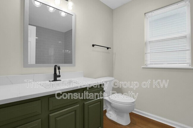 Building Photo - 1352 N 6th St
