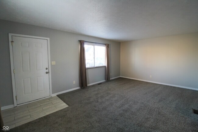 Building Photo - 304 S Mill St