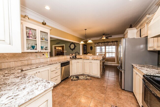 Building Photo - 1738 Red Bud Ln