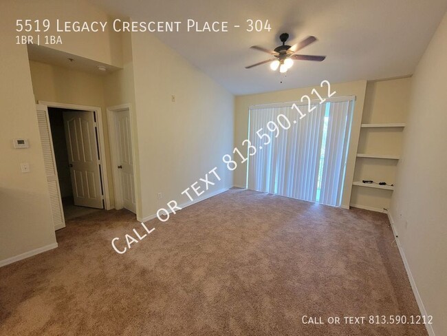 Building Photo - Beautifully Updated Riverview Apartment