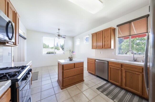 Building Photo - 9802 Bourbon Rose Ct