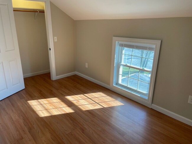 Building Photo - Newly Renovated Townhouse For Rent in Oakland, RI!