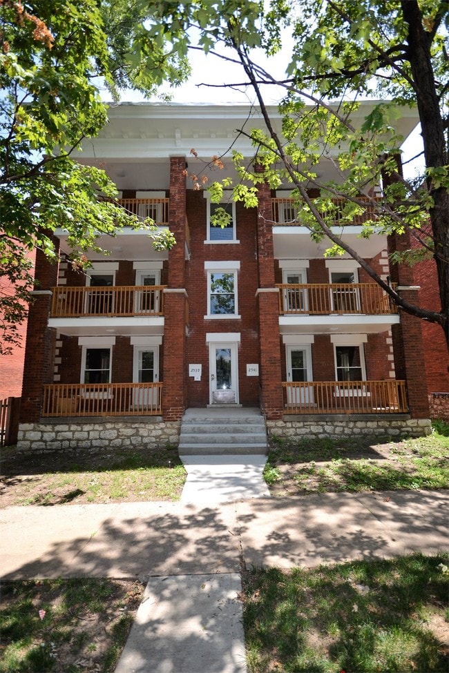 Building Photo - 2541 Cherry St