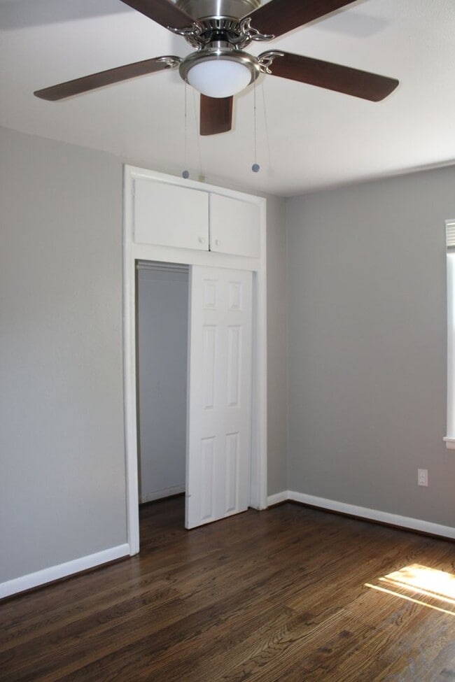 Building Photo - REMODELED!!  3 beds, 2 bath