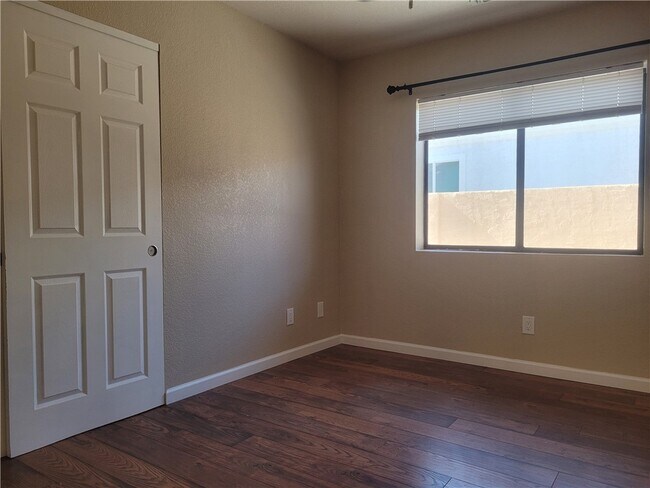 Building Photo - 3835 Smoketree Cir
