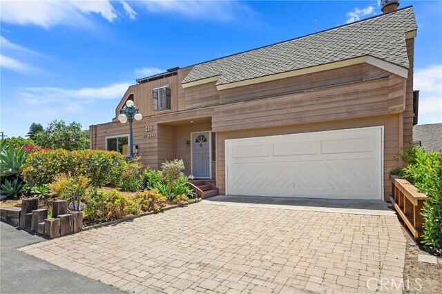 Building Photo - 390 St Ann's Dr