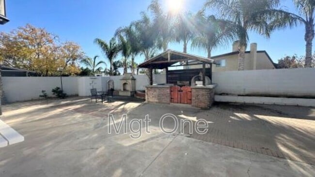 Building Photo - 25683 San Lupe Ave