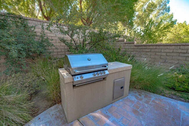Building Photo - 27552 N Weeping Willow Dr