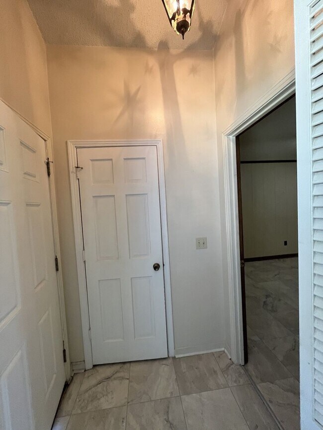 Building Photo - COMING SOON! 3/2 One Level Home w/ Spaciou...