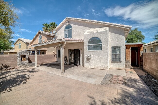Building Photo - Beautiful 5 Bedroom/3 Bathroom Home in Eas...