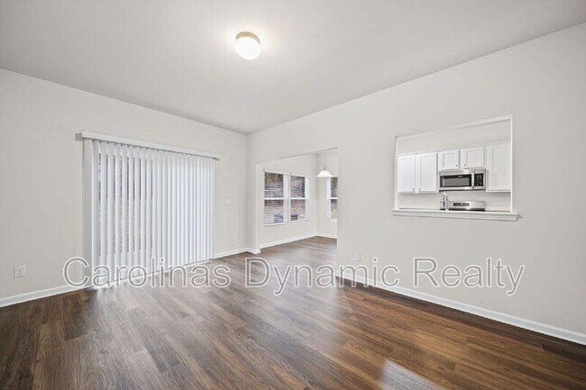 Building Photo - 916 S Battleground Ave