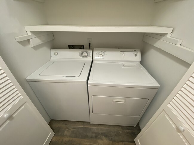 Washer and dryer closet - 3955 Glenhurst St