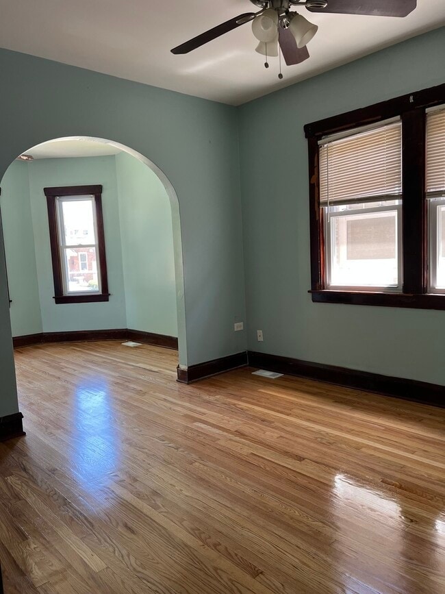 Building Photo - 2918 N Lowell Ave