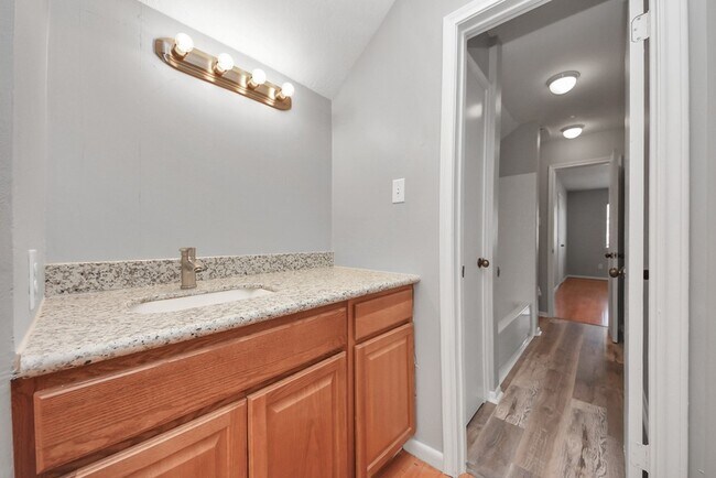 Building Photo - 115 Squires Bend