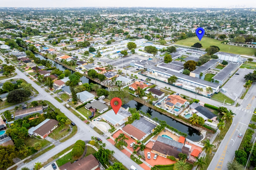 Building Photo - 4701 SW 104th Ct