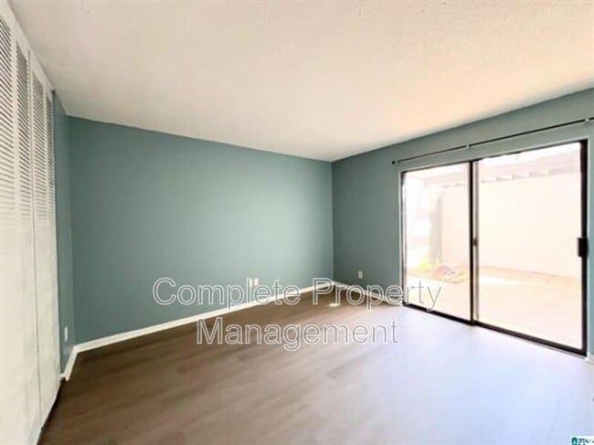 Building Photo - 3350 Altamont Rd