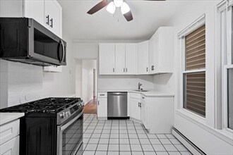 Building Photo - 194 Emerson St