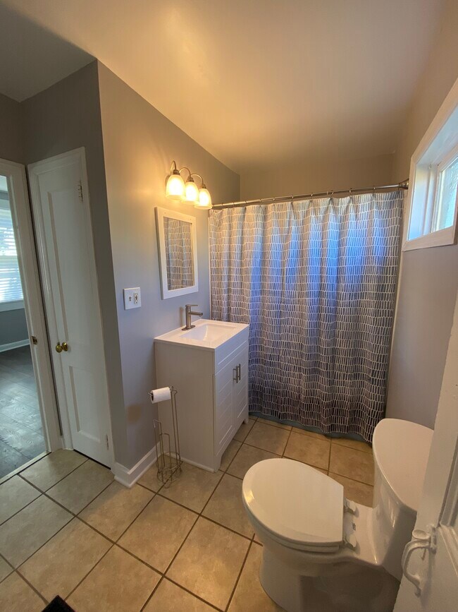 Bathroom - 29 E Pomfret St