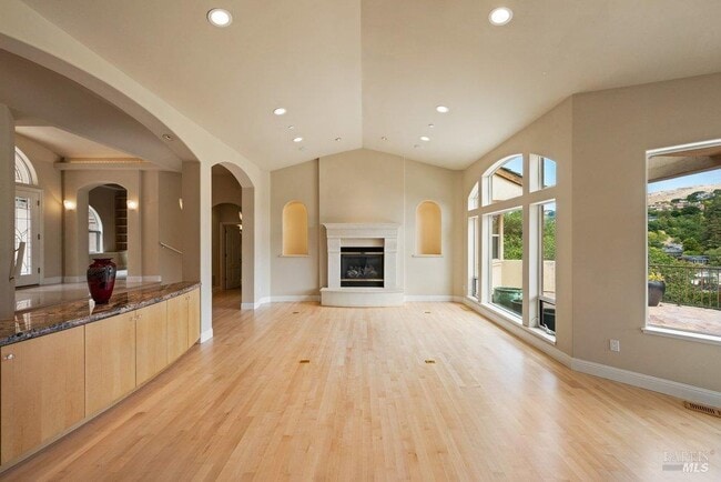Building Photo - 10 Warrens Way