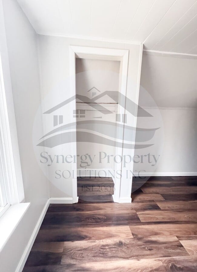 Building Photo - Madison Home