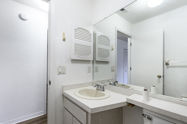 Building Photo - DRASTIC PRICE DROP!!  PRIME LOCATION