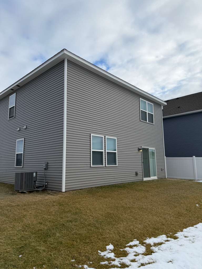 Building Photo - 10604 Heron Ave S