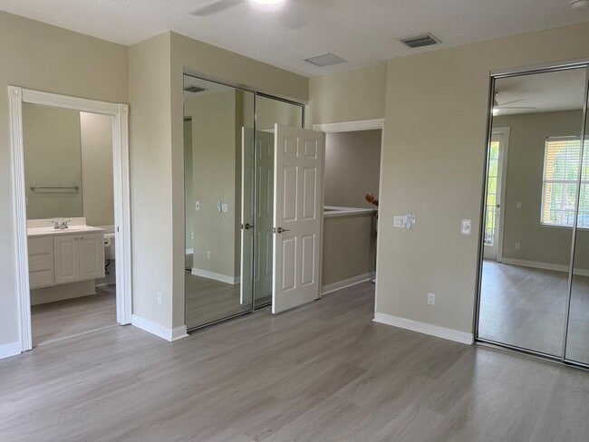Building Photo - 1603 Napoli Dr W