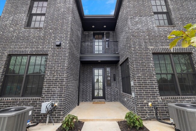 Building Photo - 4611 S 47th St