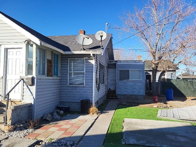 Building Photo - 4381/2 14th St - 2BR house behind Victorian Square in Sparks