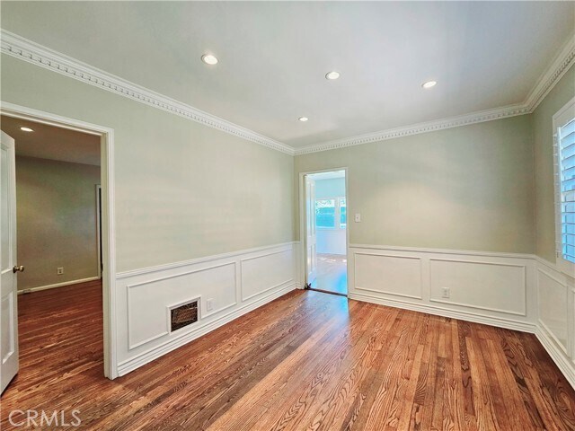 Building Photo - 743 Kerns Ave