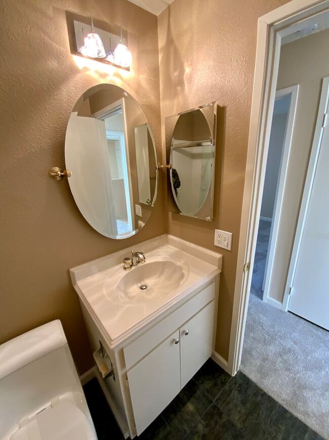 Building Photo - Private location!  SkyWest Townhome for rent