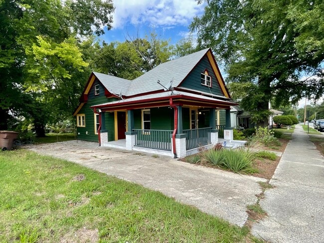 Building Photo - One of a Kind 3 bedroom, 2 bathroom Historic Home in Greensboro!
