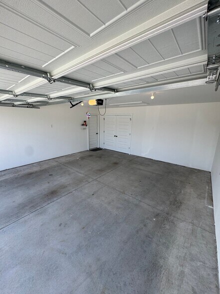 Building Photo - 690 Kendra St