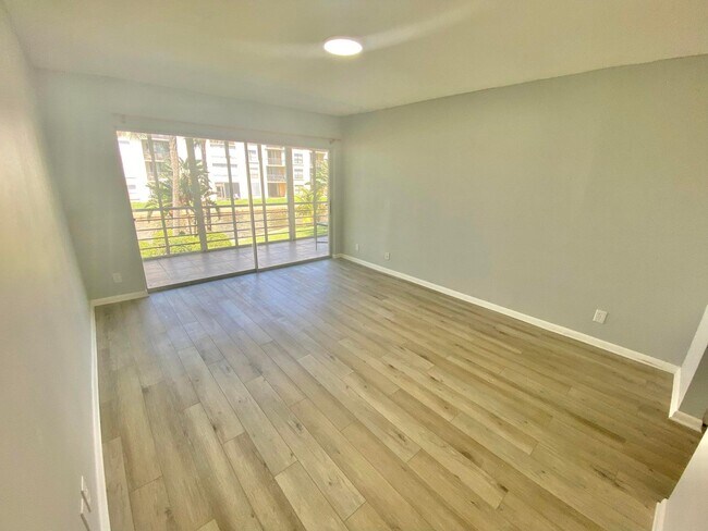 Building Photo - 200 Waterway Dr S